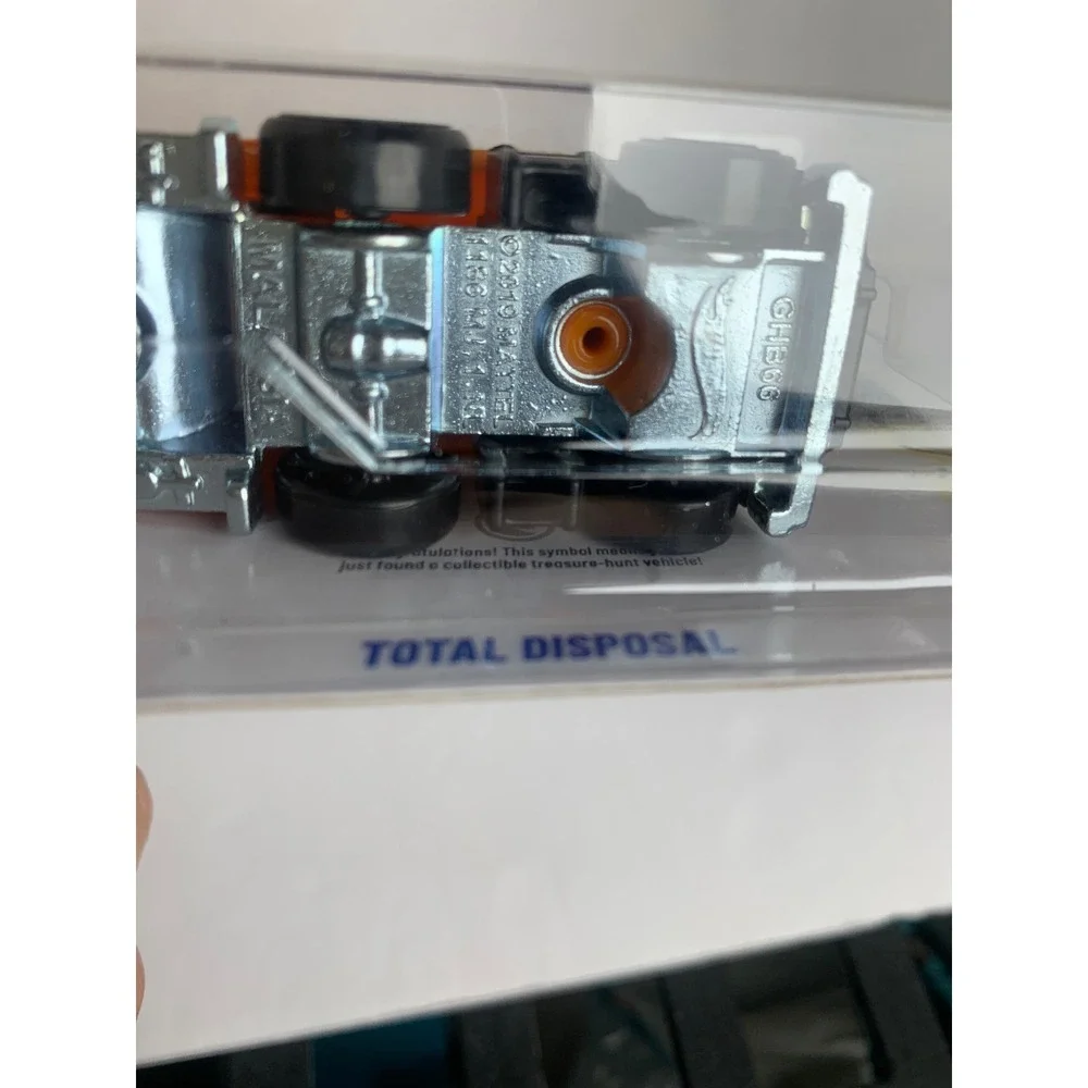 Hot Wheels Total Disposal Treasure Hunt HW Heavyweights Orange‎ Garbage Truck